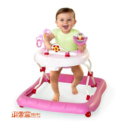 家里的嬰兒學(xué)步車，趕緊都扔了，用了智商變低